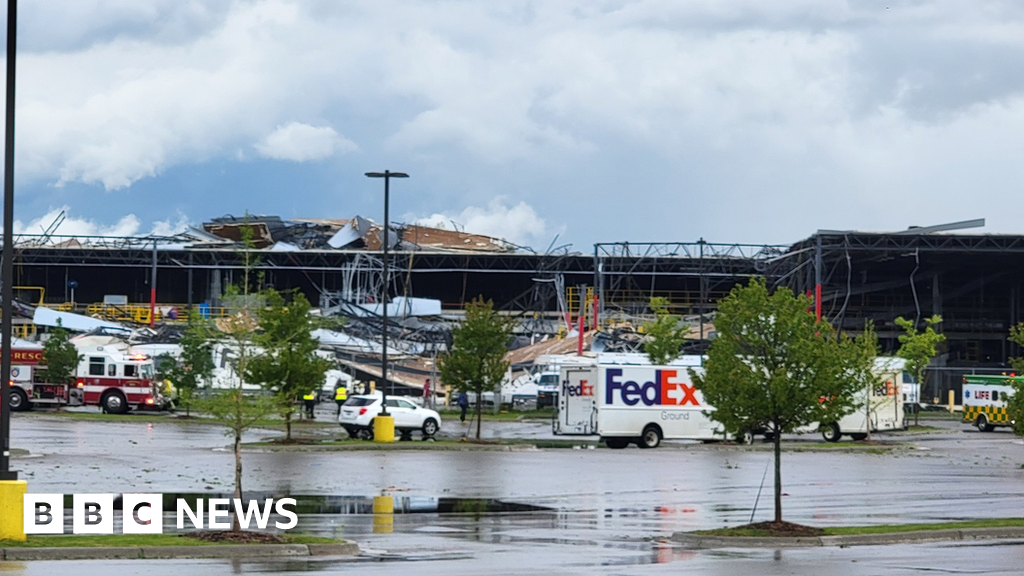 Decenas de personas atrapadas por el derrumbe de un almacén de FedEx en Michigan por un tornado