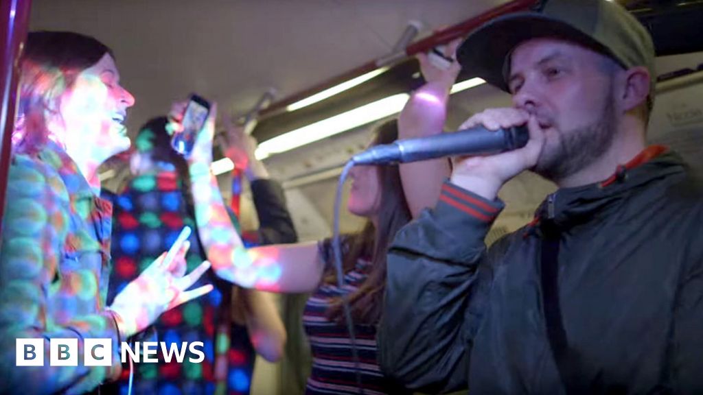 Police shut down 'rave' being held on London Underground train carriage ...