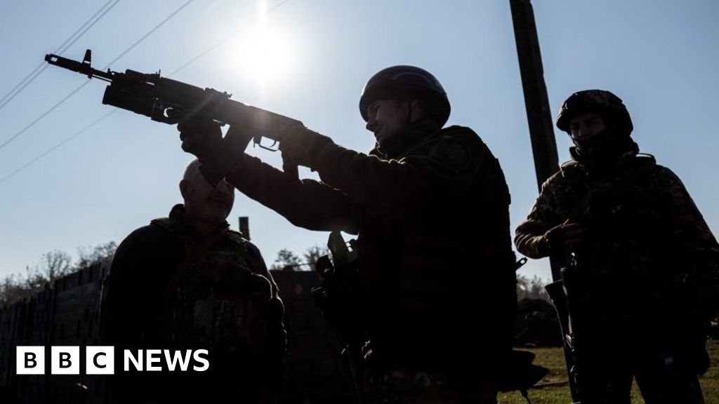Ukraine war: Kyiv troop build-up reported across Dnipro river