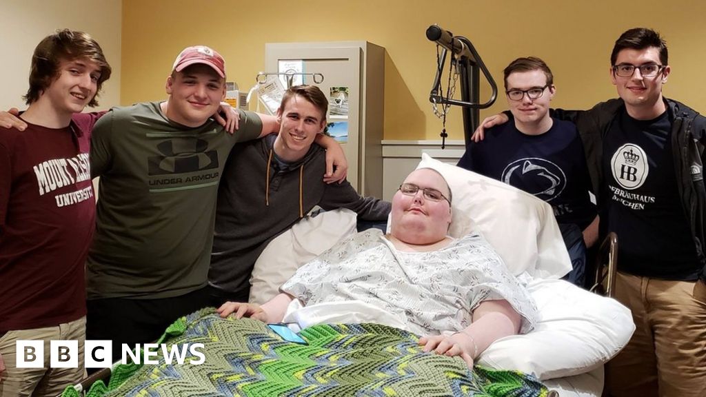 Gamers Meet In Real Life At Bedside Of Terminally Ill Friend Bbc News