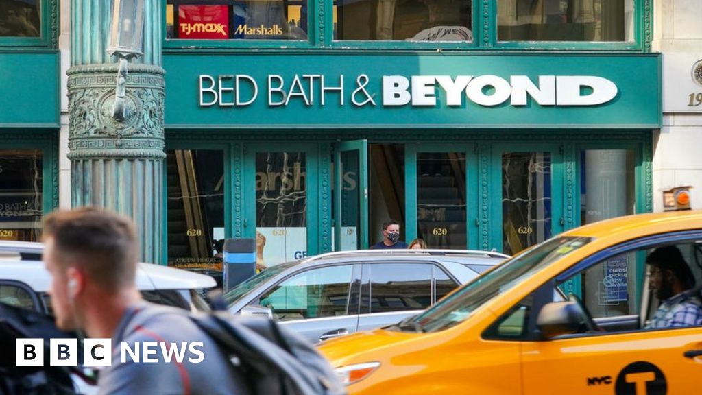 Bed Bath & Beyond finance chief falls to his death in NY – BBC