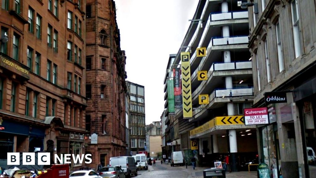 'Homeless' man dies after being found in freezing Glasgow car park - BBC News