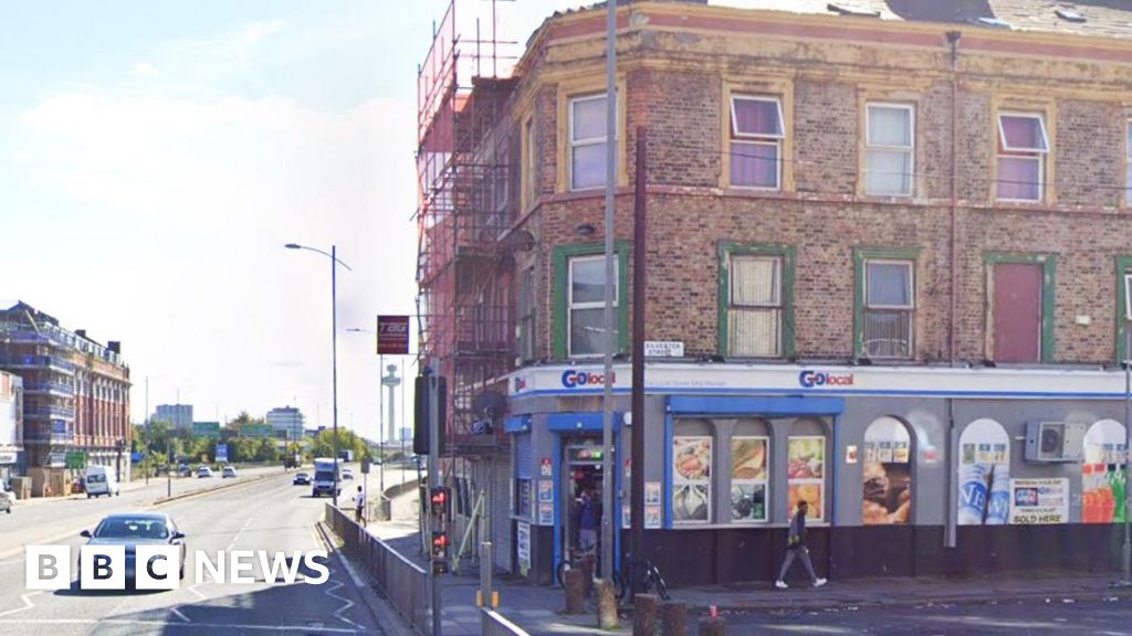 Man shot in ‘targeted’ attack outside Liverpool shop – BBC News