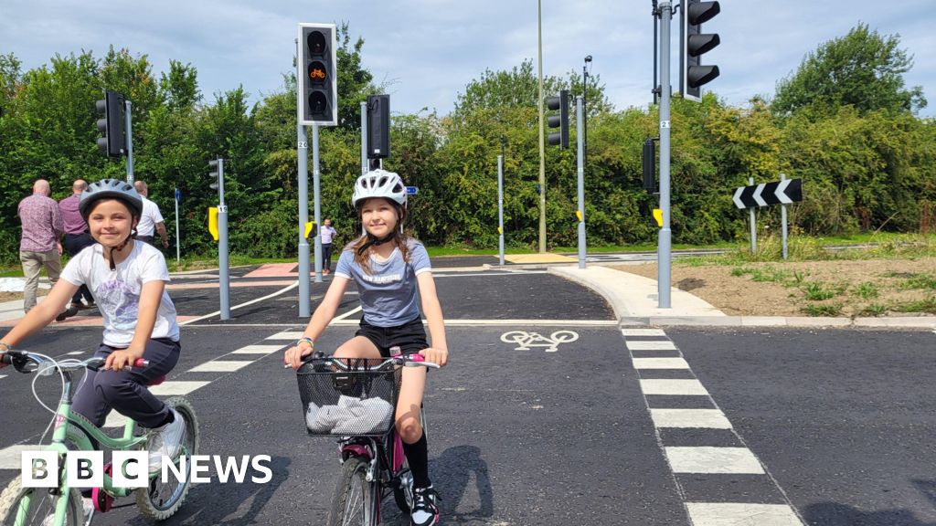 Kidlington Roundabout: New speed limits and bus lanes on junction