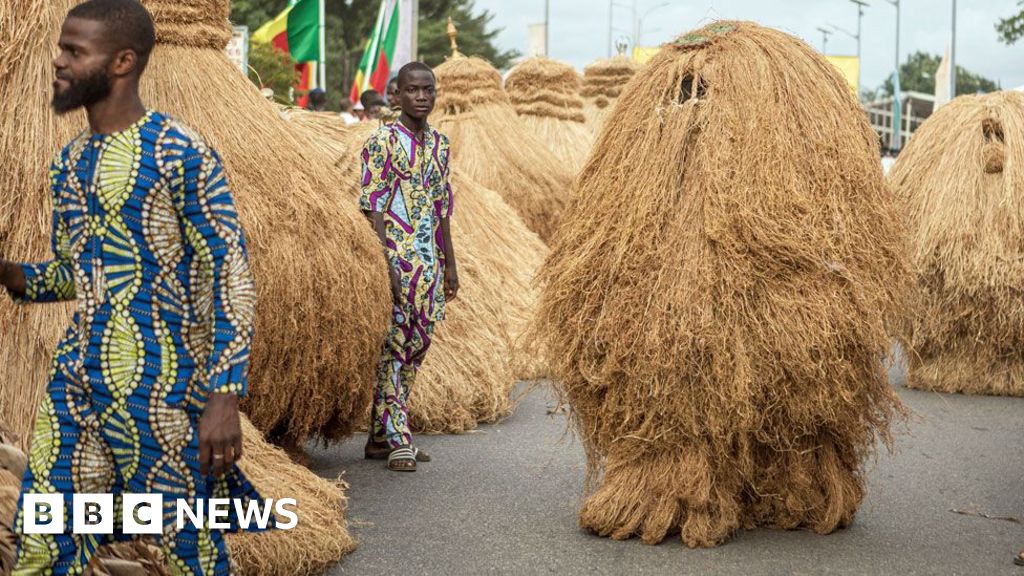 Masks on parade and acrobatics: Africa's top shots