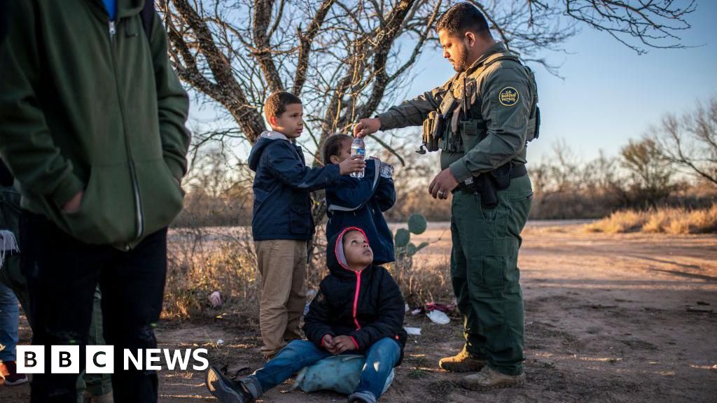 Are 300,000 undocumented immigrant children missing in the US?