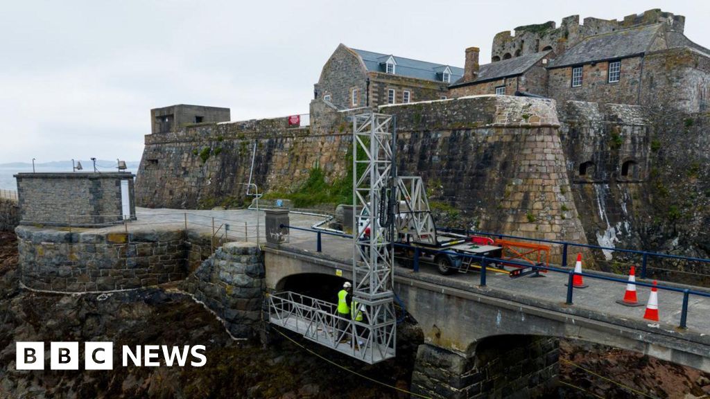 Castle Cornet Bridge Condition Survey Underway Ahead of Planned Rebuild