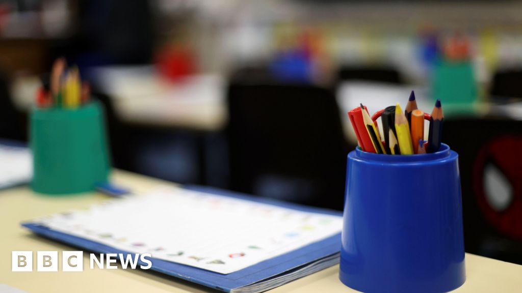 Teachers' regulator apologises for striking off dead teacher