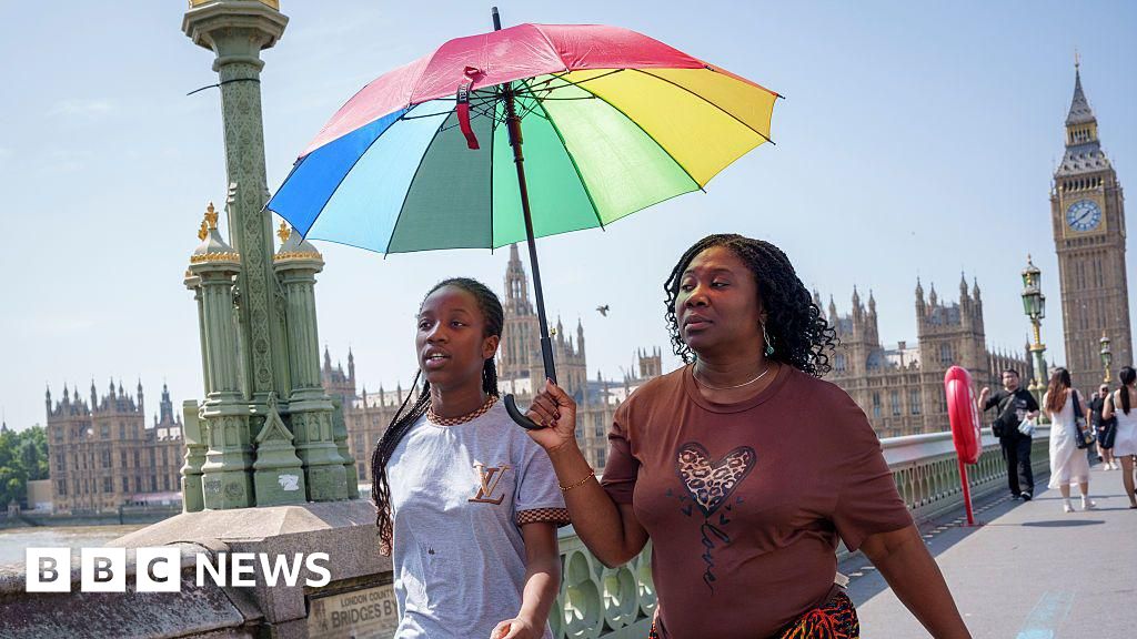 Yellow heat health alert extended into next week for parts of England
