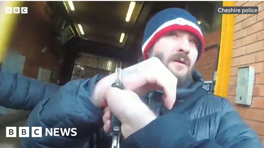 Moment drug dealer re-arrested as he leaves prison