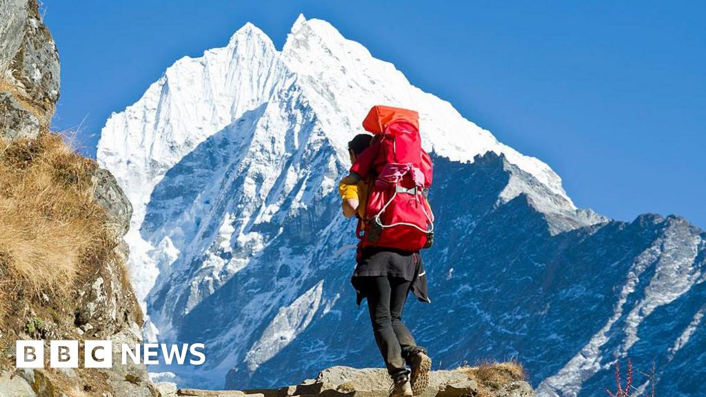 Непал предлага безплатни изкачвания до 97 пика като туризъм до Everest Surges 