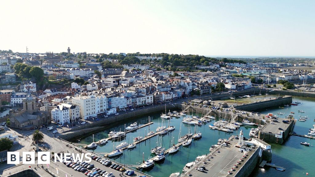 Guernsey campaign aims for year-round tourism