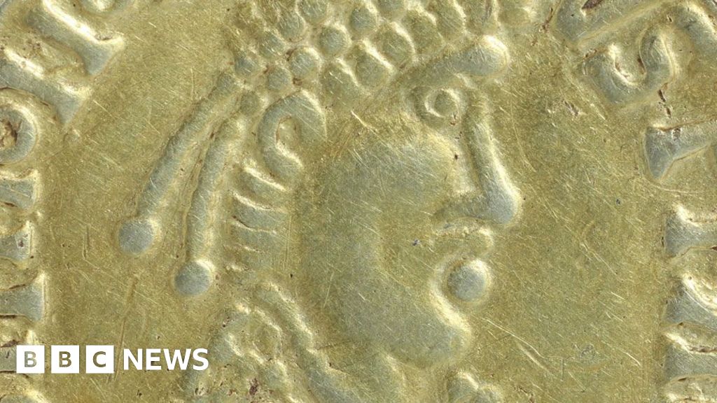 'Unusual' Anglo-Saxon replica of Roman coin found