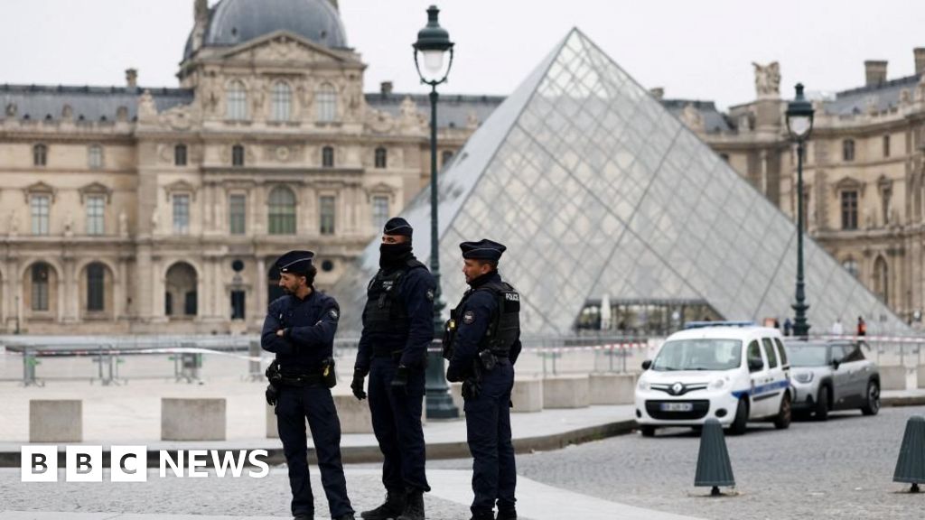 'Priceless' jewels stolen in raid on Louvre Museum