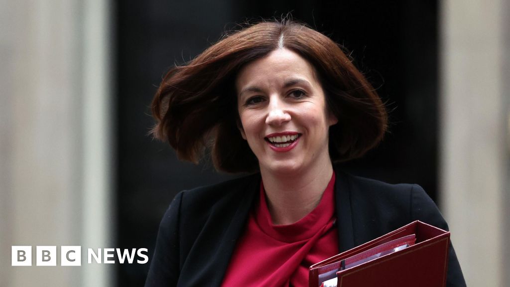 Term-time holiday fines here to stay - education secretary