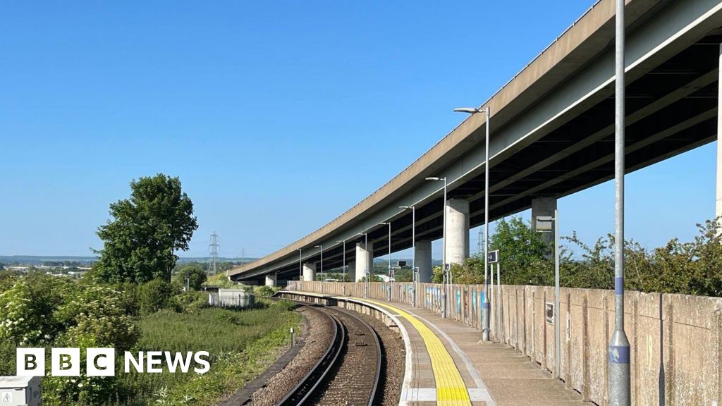 Isle Of Sheppey: Kingsferry Bridge Weekend Closure Begins - BBC News