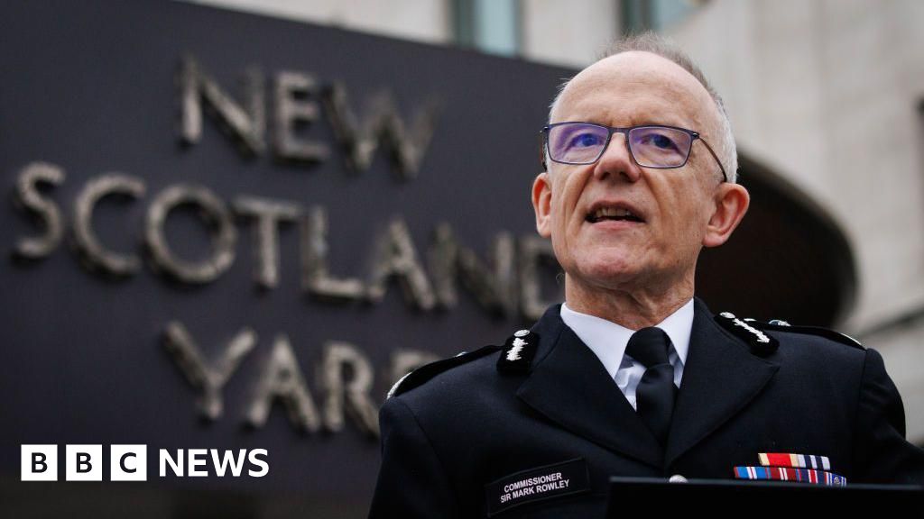 Met chief gives phone firms deadline over thefts