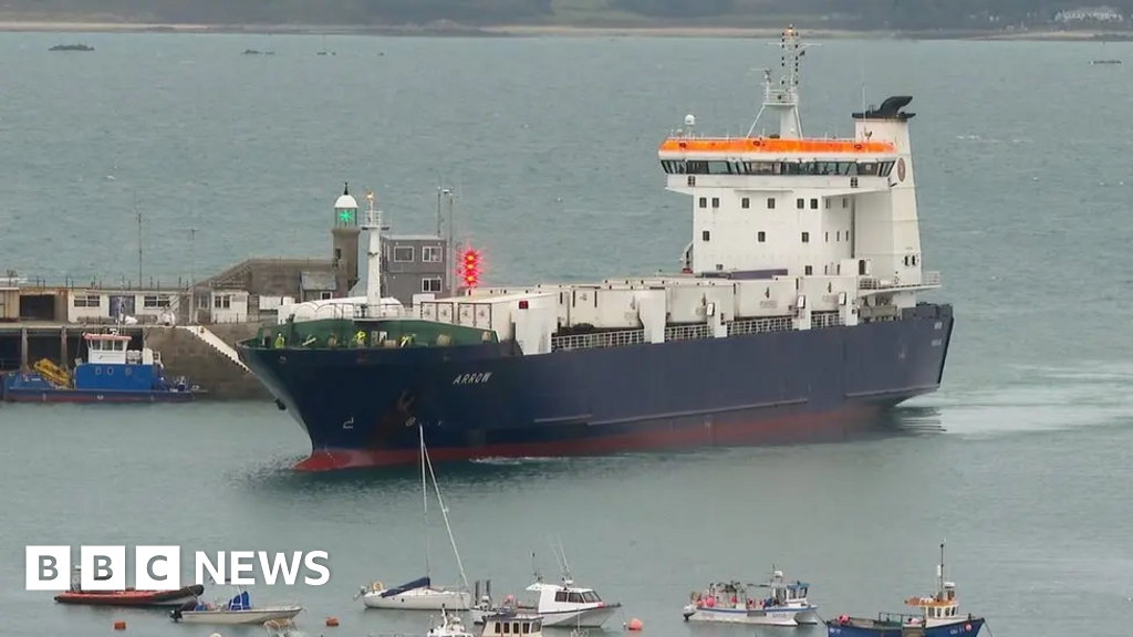 Standby ferry service costing islands £1m a month