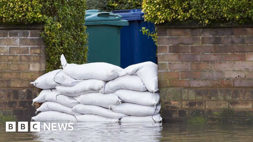 Oxford City Council issues advice about ‘contaminated’ sandbags