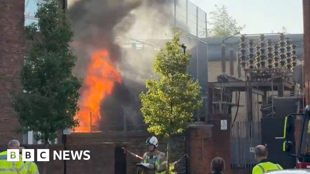 Major Fires Disrupt Mumbai and London, No Injuries