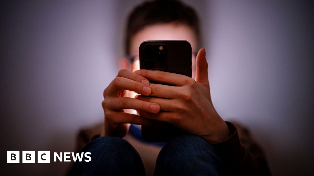 UK Orders Tech Giants to Block Nude Images for Minors