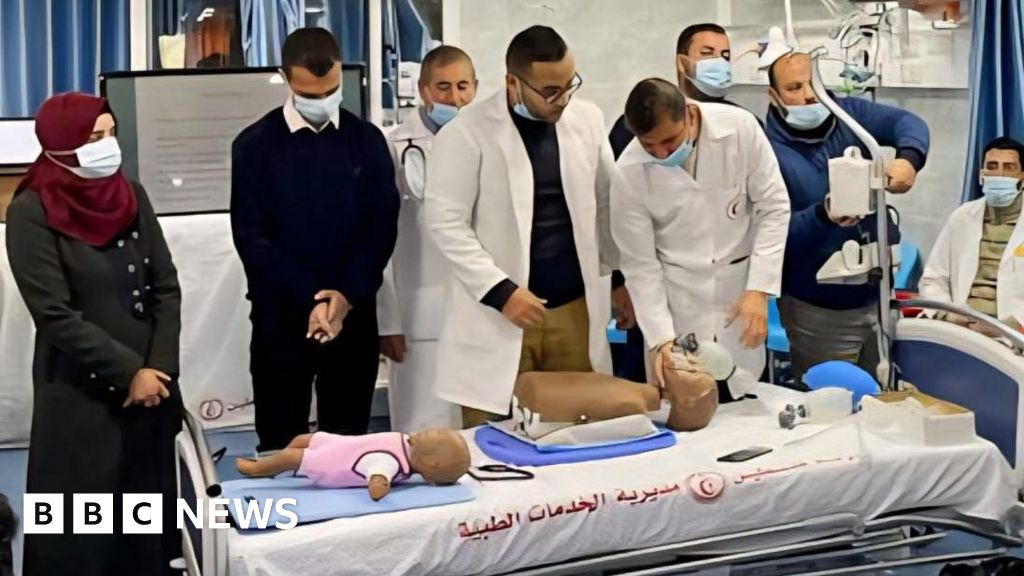 Gazan students granted approval to study in UK thumbnail