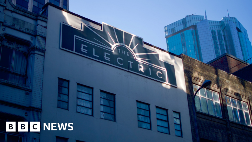 Mayor pledges action as UK's oldest cinema shuts