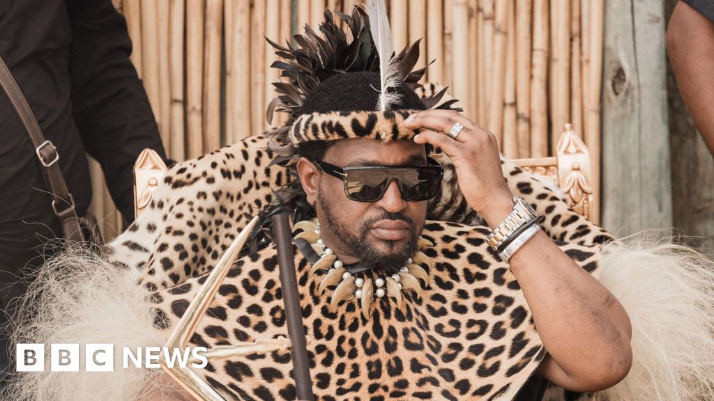 Zulu king challenges critic to stick fight