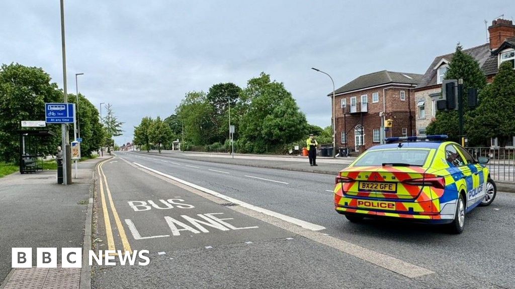 Leicester Three injured in crash involving unmarked police car BBC News