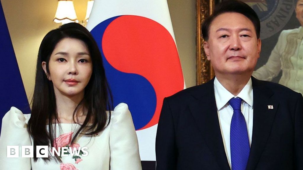 South Korean president sorry for controversies surrounding wife