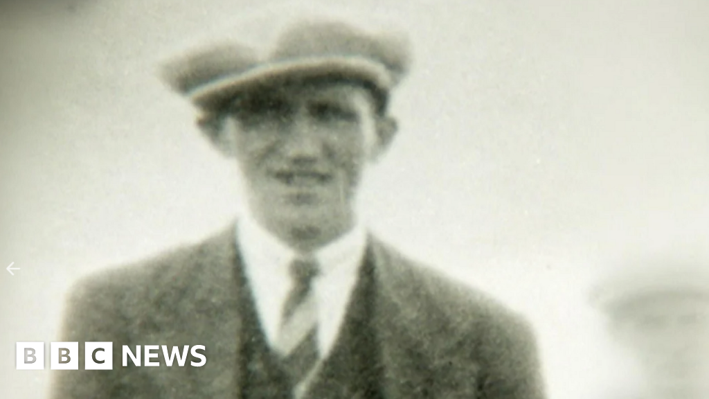 Harry Gleeson: A pardoned man finally laid to rest  – BBC News