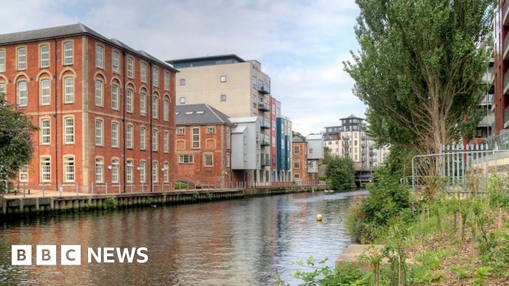 Norwich: River Wensum plans aim to avoid flood risk - BBC News