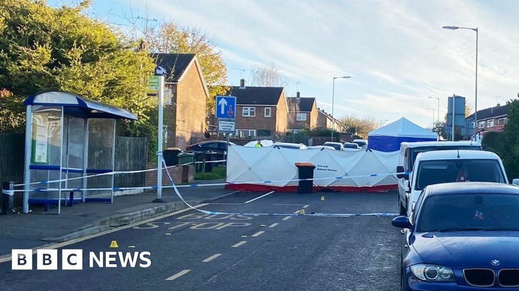 Houghton Regis Two dead after triple stabbing