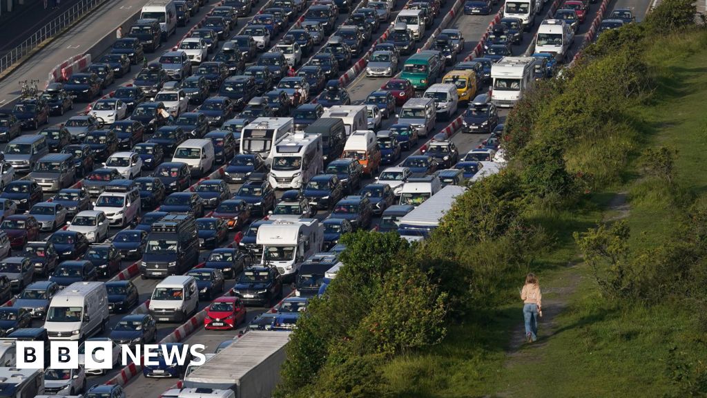 Long delays for passengers at Port and LeShuttle