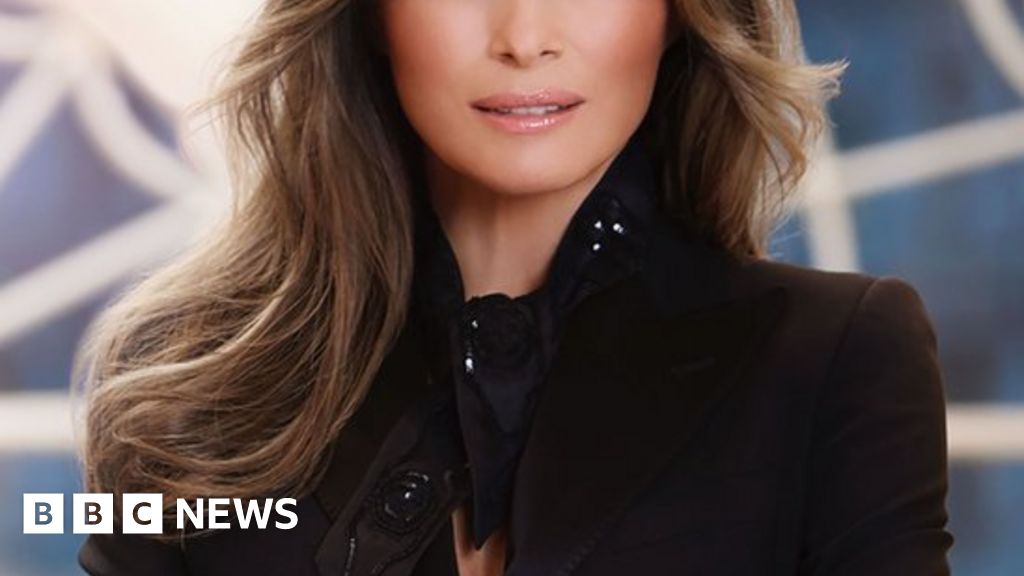 First Lady Melania Trumps Official Portrait Heavily Airbrushed Bbc