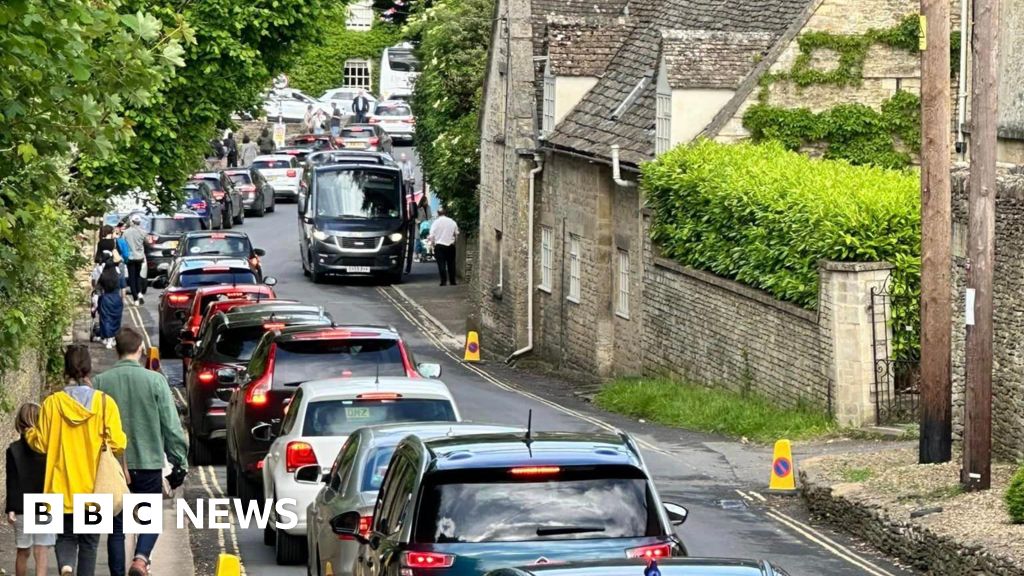 ‘Rude’ tourists ‘swore at locals and cause gridlock’ in Cotswolds