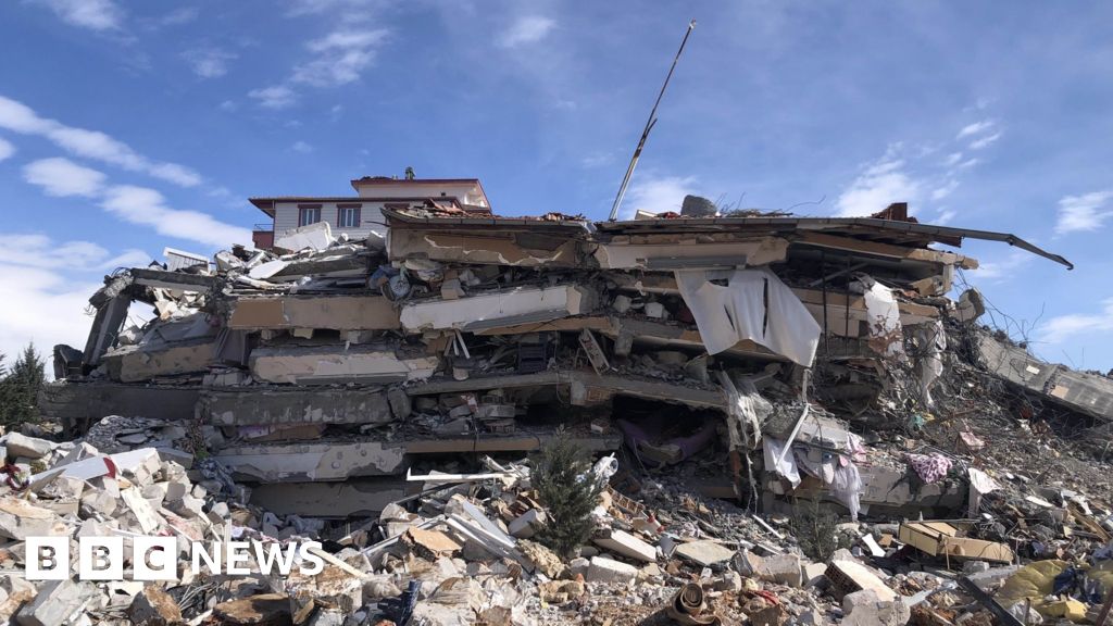 Gempa Turki: Tim Inggris menilai kerusakan bangunan