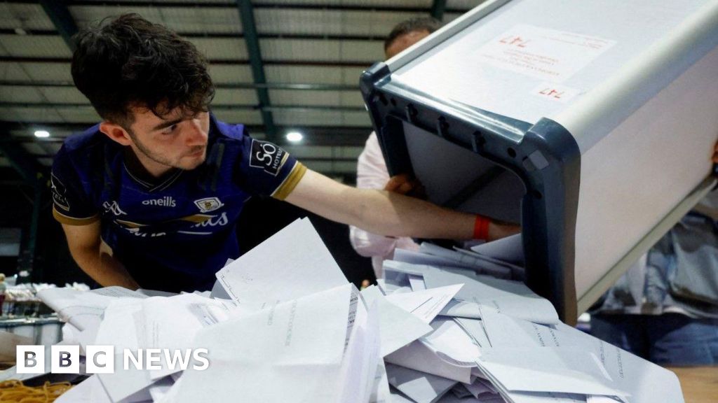 Government parties fight for lead in Irish local elections