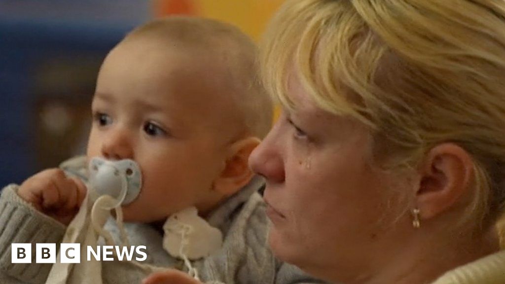 War in Ukraine: Musicians perform emotional concert in Kharkiv metro station