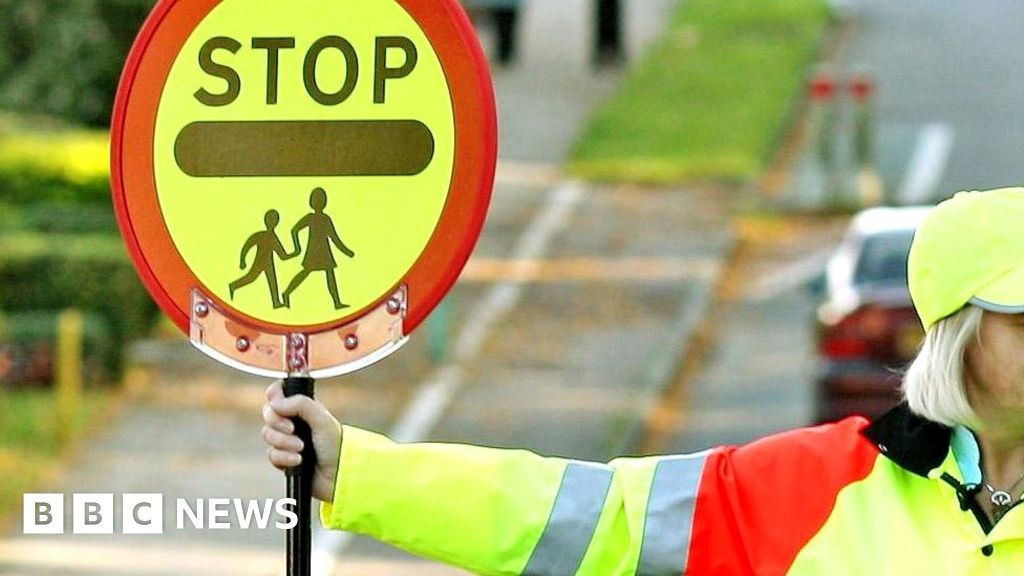 Derby bus fares rise plan to save school crossing patrols - BBC News