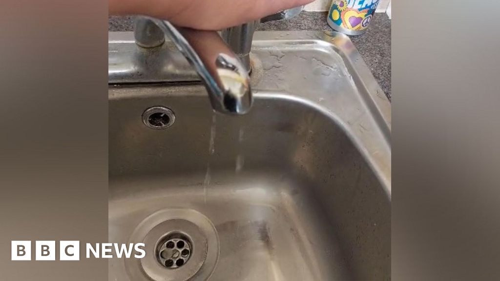 Hackney homes without water after burst water main