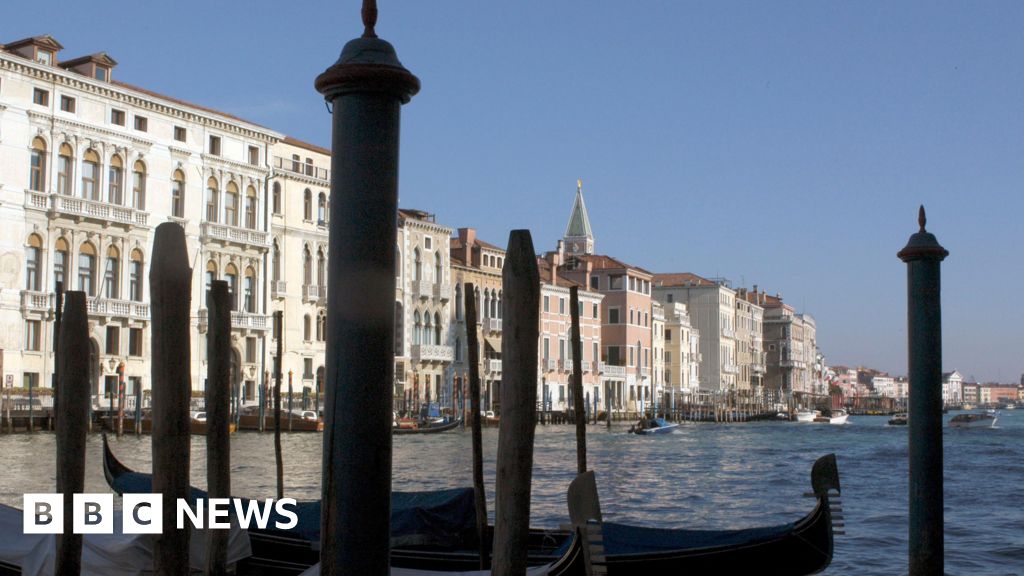 Tourist accidentally fell into Venice canal - inquest