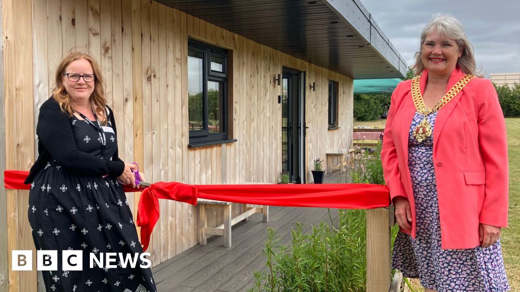 Primary school builds a wellbeing cabin to support mental health – BBC News