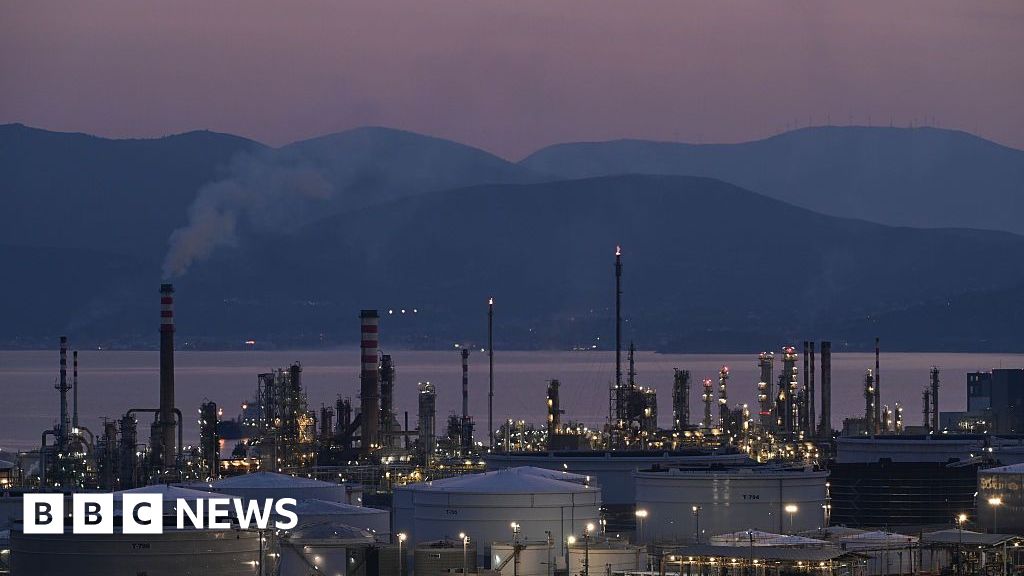 Oil nears highest price since start of Iran war