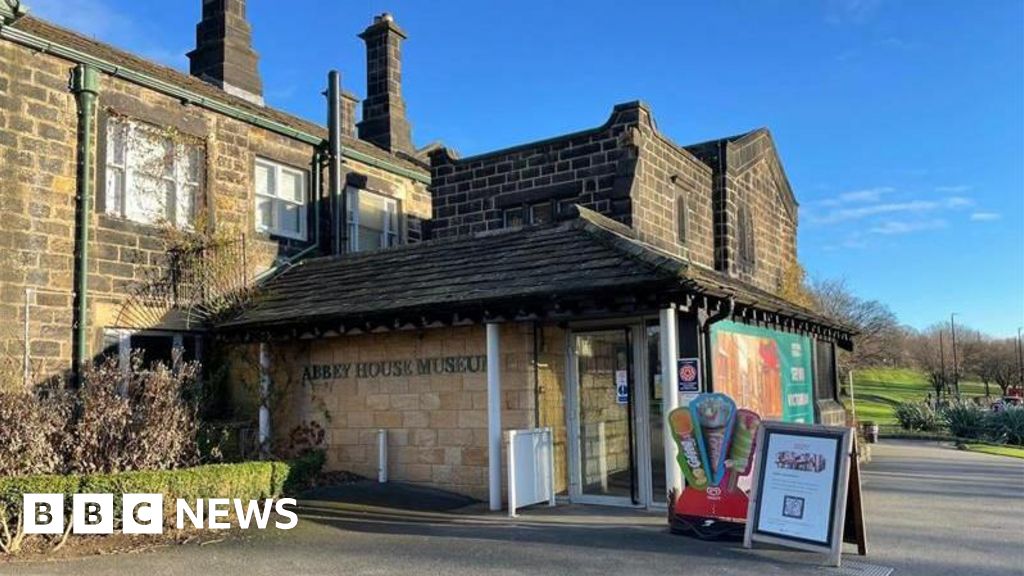 Protesters Rally Against Leeds Abbey House Museum Closure