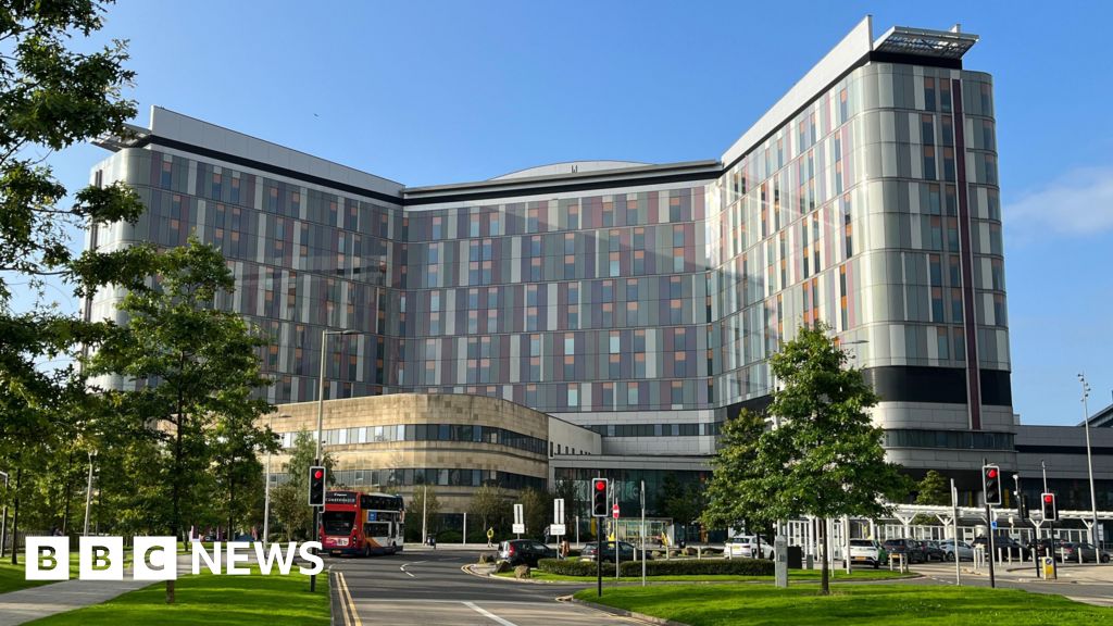 bbc.co.uk - Mould found at QEUH hospital in Glasgow, says health secretary