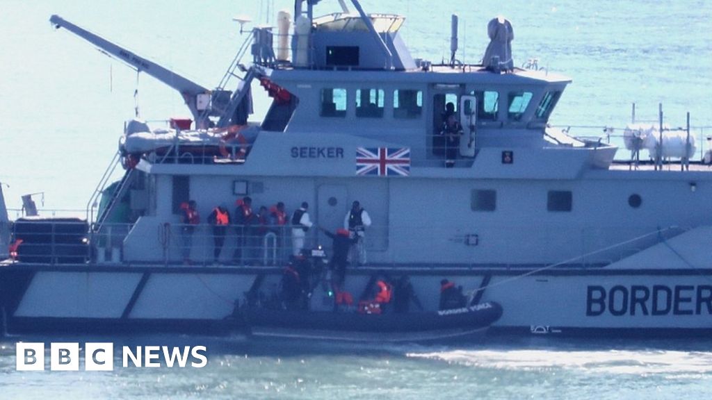 Channel of migrants: Border Force begins 41 to four boats