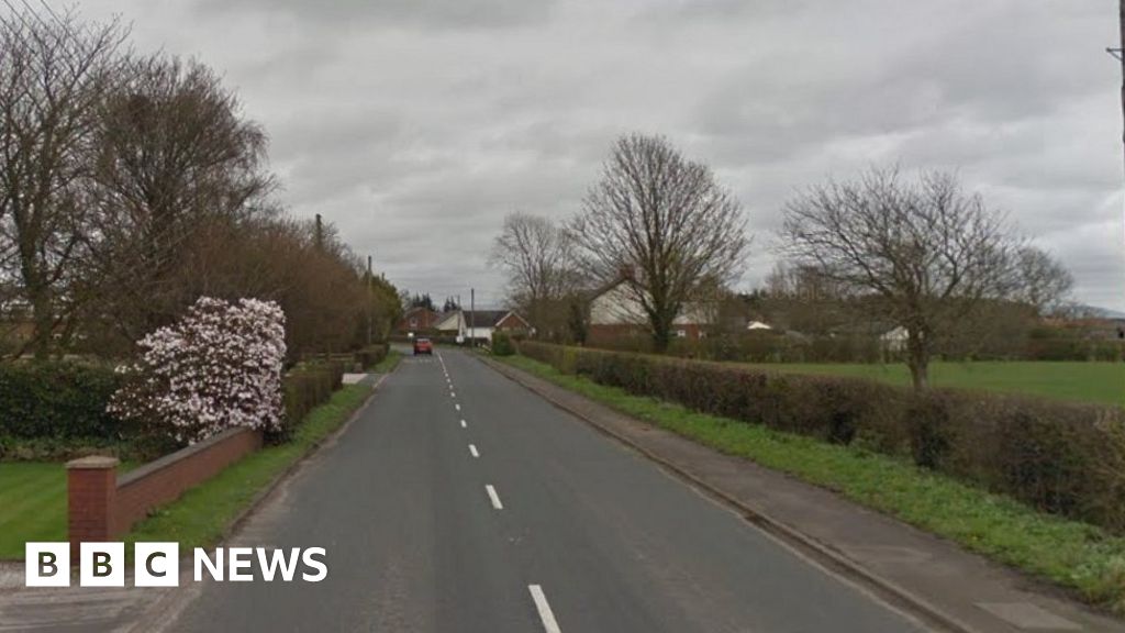 Cyclist injured in 'unknown vehicle' hit-and-run near Longton