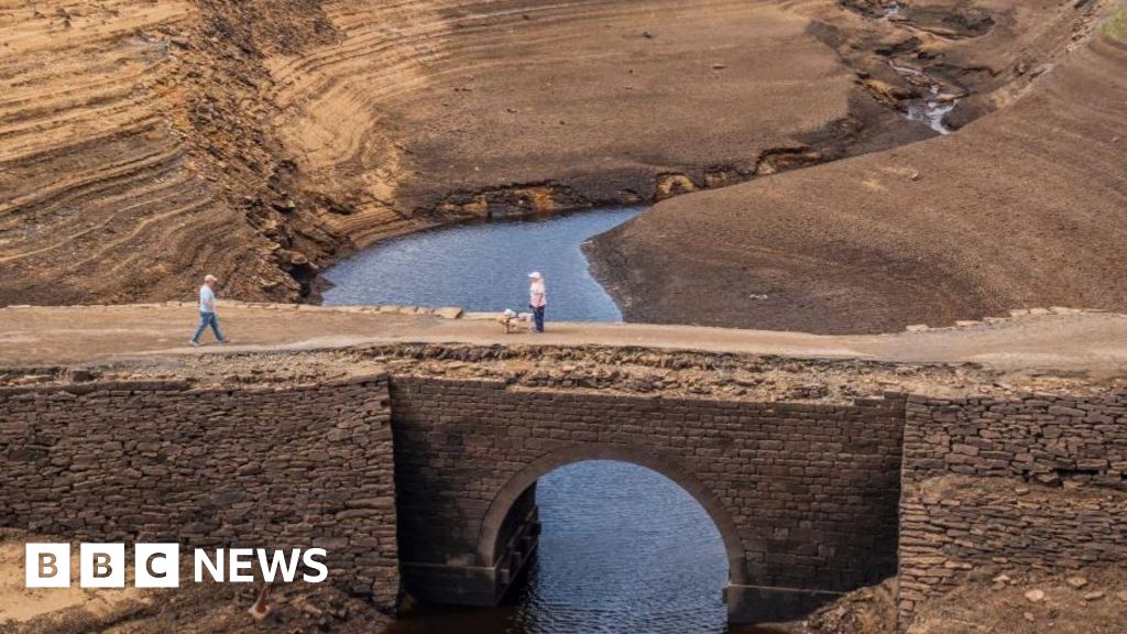 UKs first hosepipe ban to last until winter