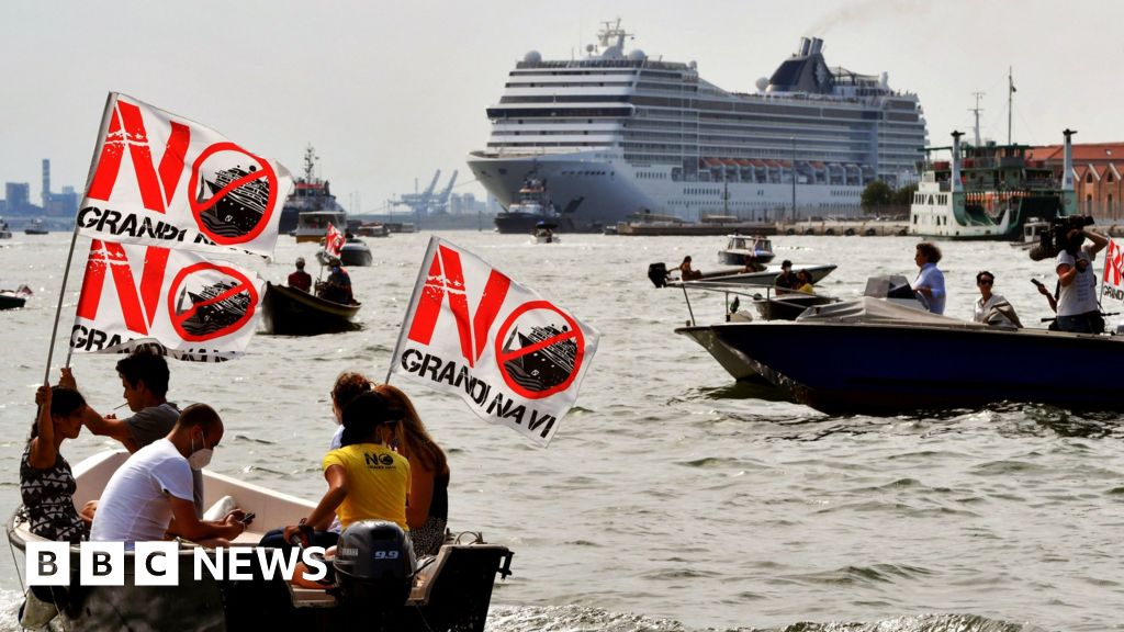 Venice residents in environmental protest against first post-Covid cruise ship.